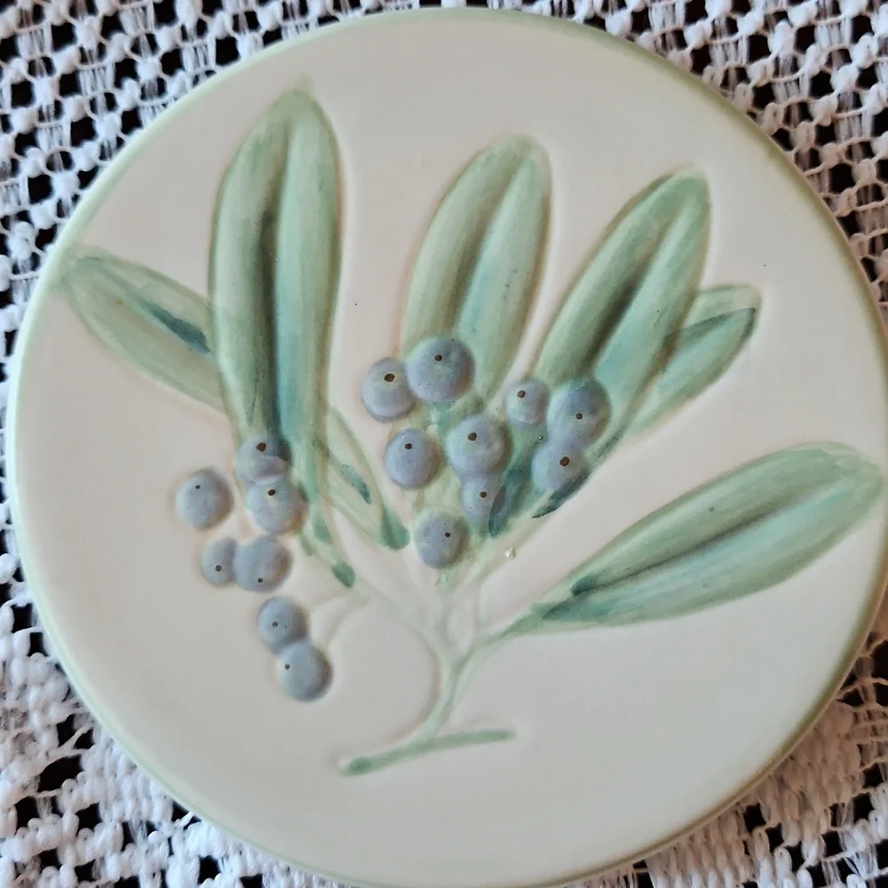 Set of 7 Beautiful Embossed Ceramic Coasters Pinecones, Holly & Berries, Birds